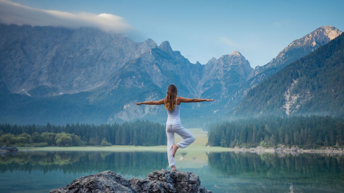 Ananda Yoga: Hành trình tìm kiếm sự bình an và hạnh phúc nội tâm